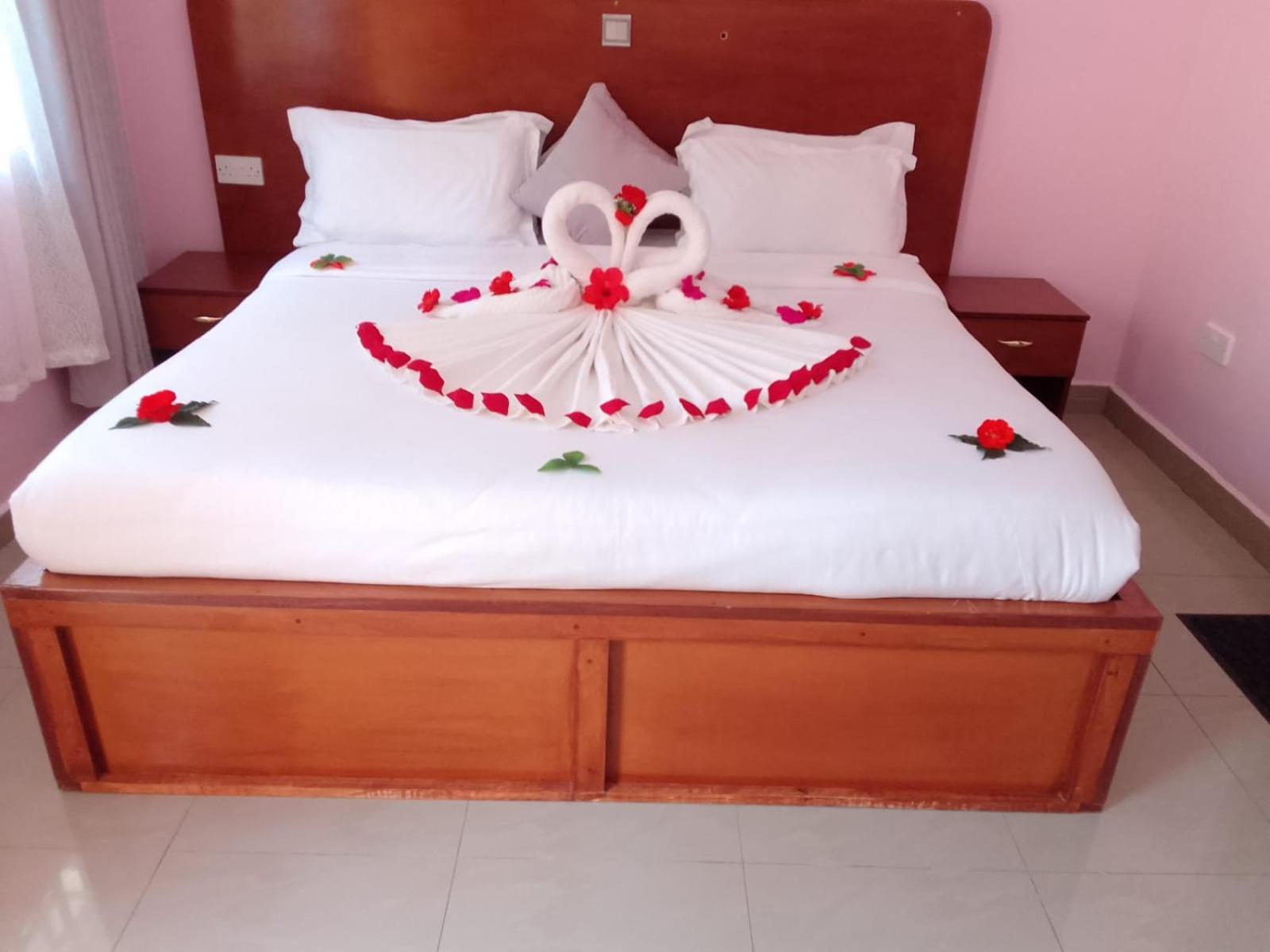 Juniper Park Resort Nyahururu ภายนอก รูปภาพ